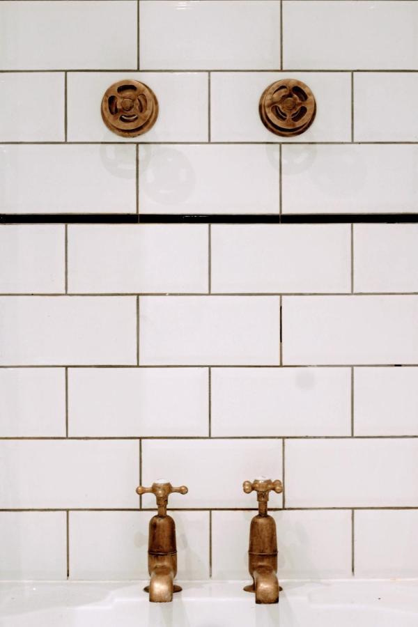 Traditional Victorian 2 Bed In Cobbled Street + Mod Cons - Full Home London Exteriör bild